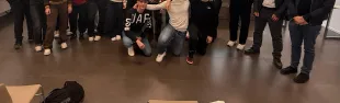 Immagine di gruppo con gli studenti del Gobetti-Volta