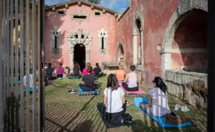 Immagine repertorio di Yoga Book alla Fonte della Fata Morgana 