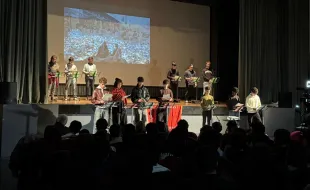 Immagine consegna Costituzioni Gobetti-Volta con Anpi 2025