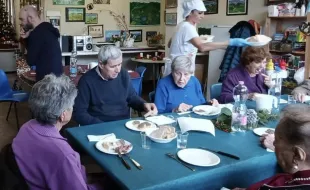 Il pranzo di Natale al centro anziani di Meoste