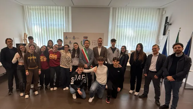 Immagine di gruppo con gli studenti del Gobetti-Volta
