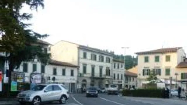 foto che rappresenta piazza Umberto I a Grassina