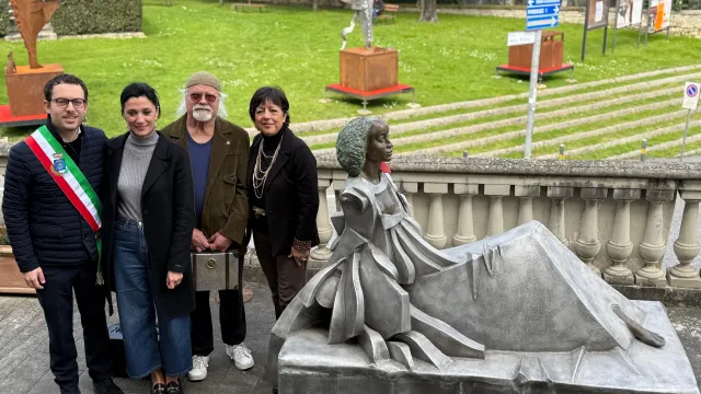 Donna in cammino - Alberto Inglesi