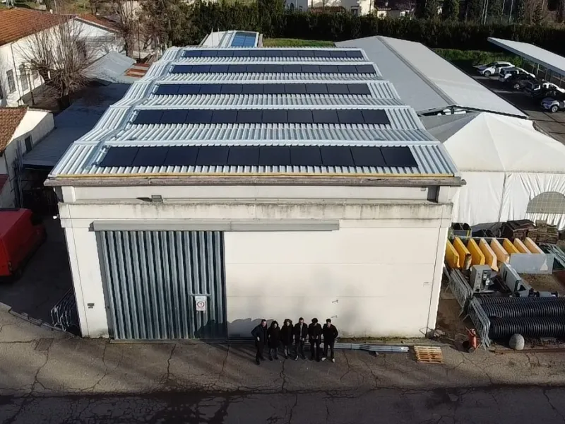 Immagine drone pannelli fotovoltaici Centro operativo